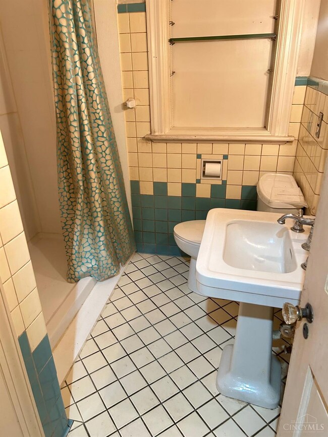 20 Sherry Rd, Cincinnati, OH 45215 - photo 5