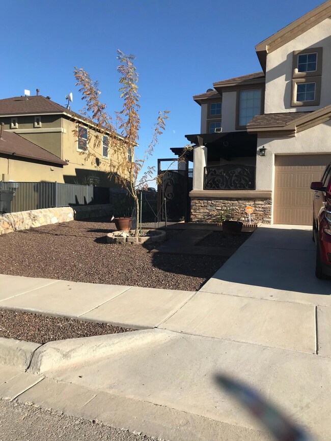 14376 Desert Sunset Dr, Horizon City, TX 79928 - photo 5