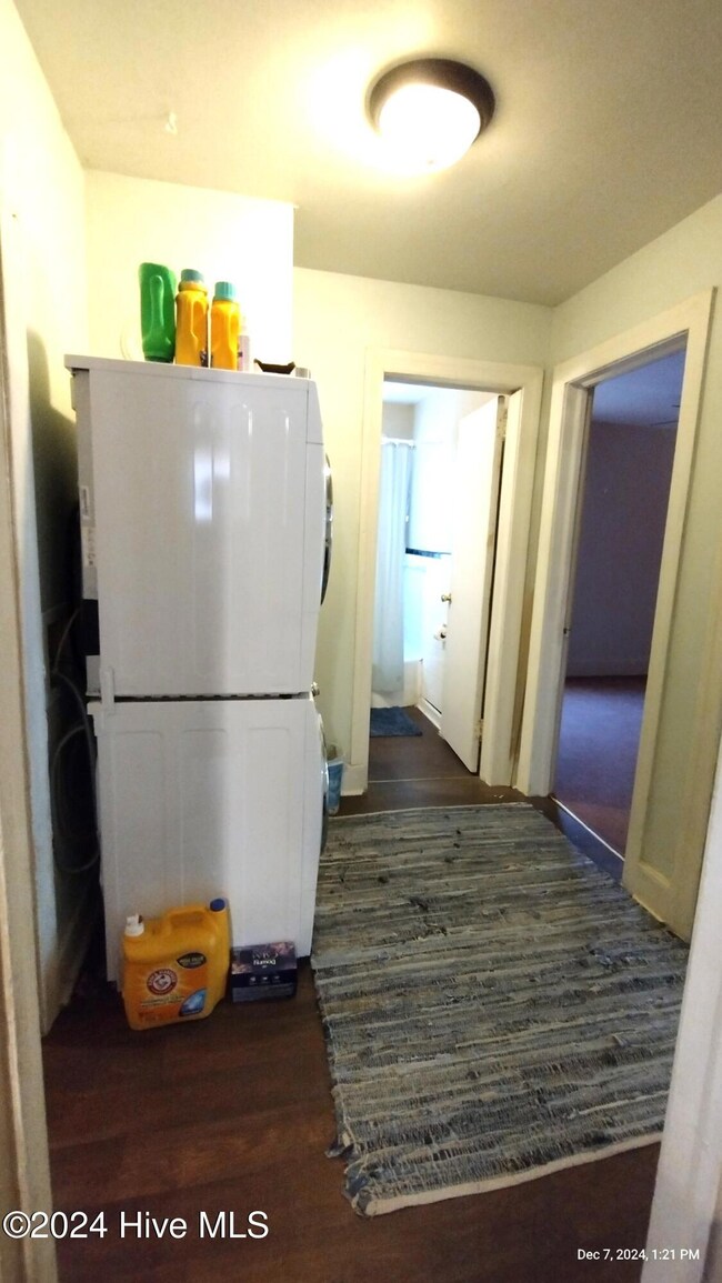 1011 S Pearson St, Greensboro, NC 27406 - photo 4