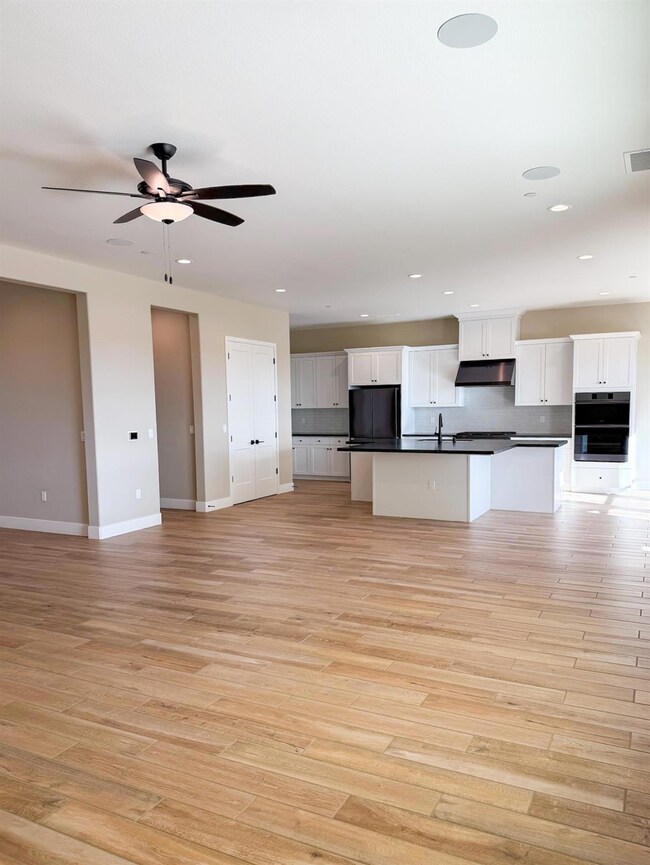 951 Beaver Pond Loop, Madera, CA 93636 - photo 7