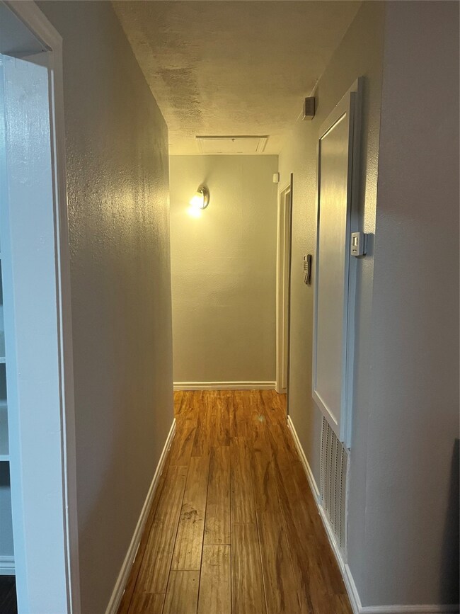 942 Grenshaw St, Houston, TX 77088 - photo 7