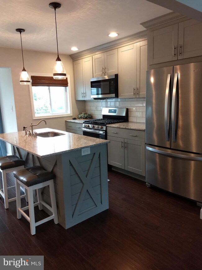 712 Maryland Ave, Essex, MD 21221 - photo 5