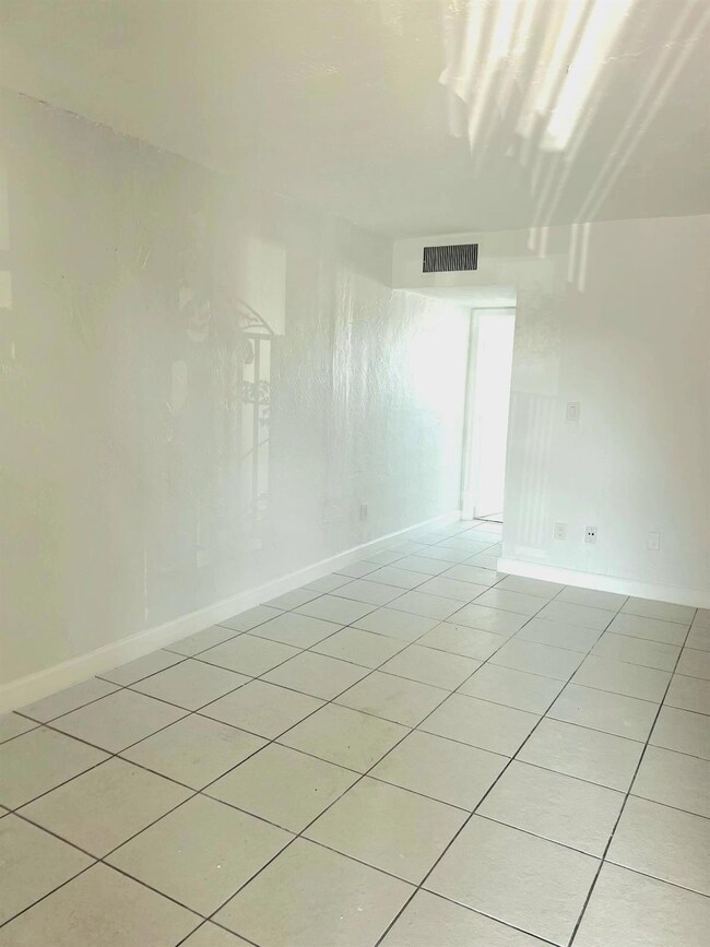 Bella Luna Condos unit 221, Hialeah, FL 33010 - photo 7