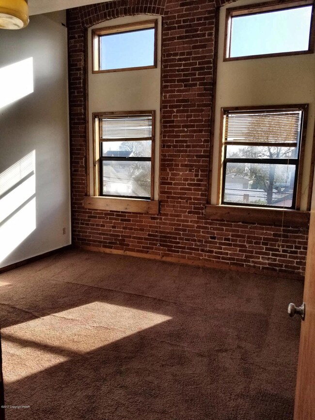 633 Mckinley St unit 205, Hazleton, PA 18201 - photo 6