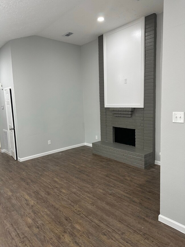 6717 Greenyard Dr, Houston, TX 77086 - photo 3