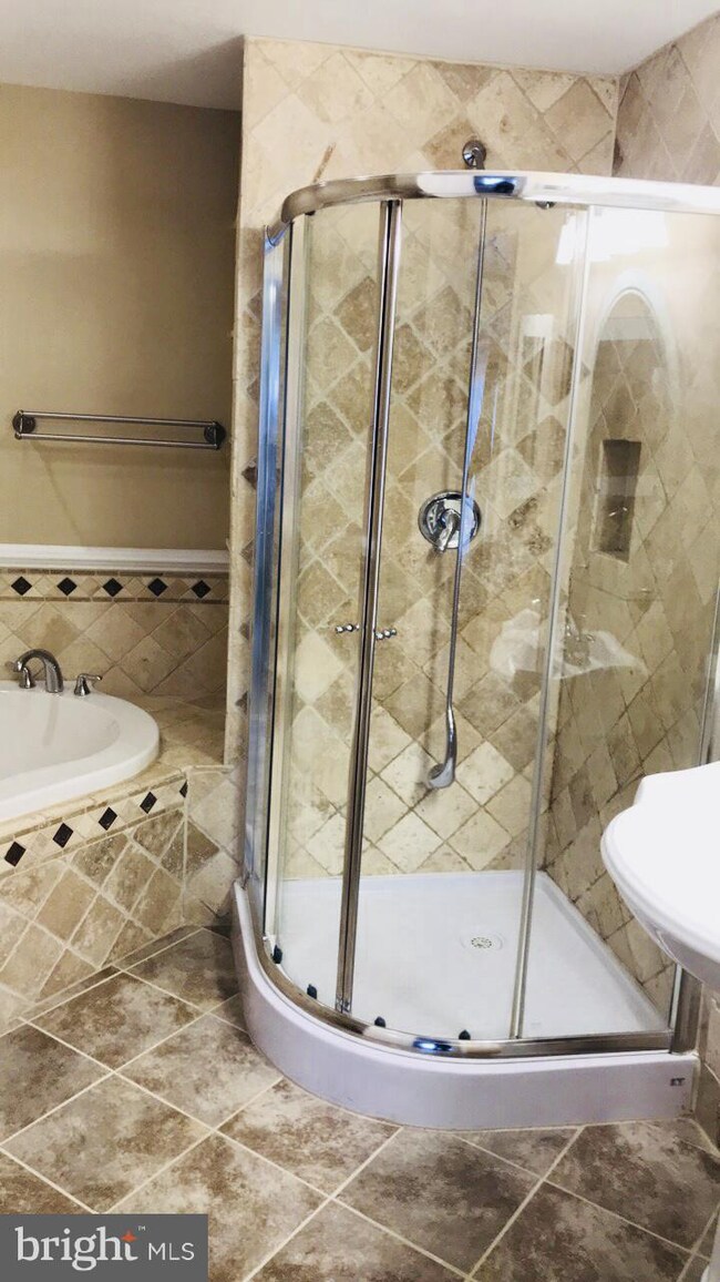 11804 Eton Manor Dr unit 304, Germantown, MD 20876 - photo 6