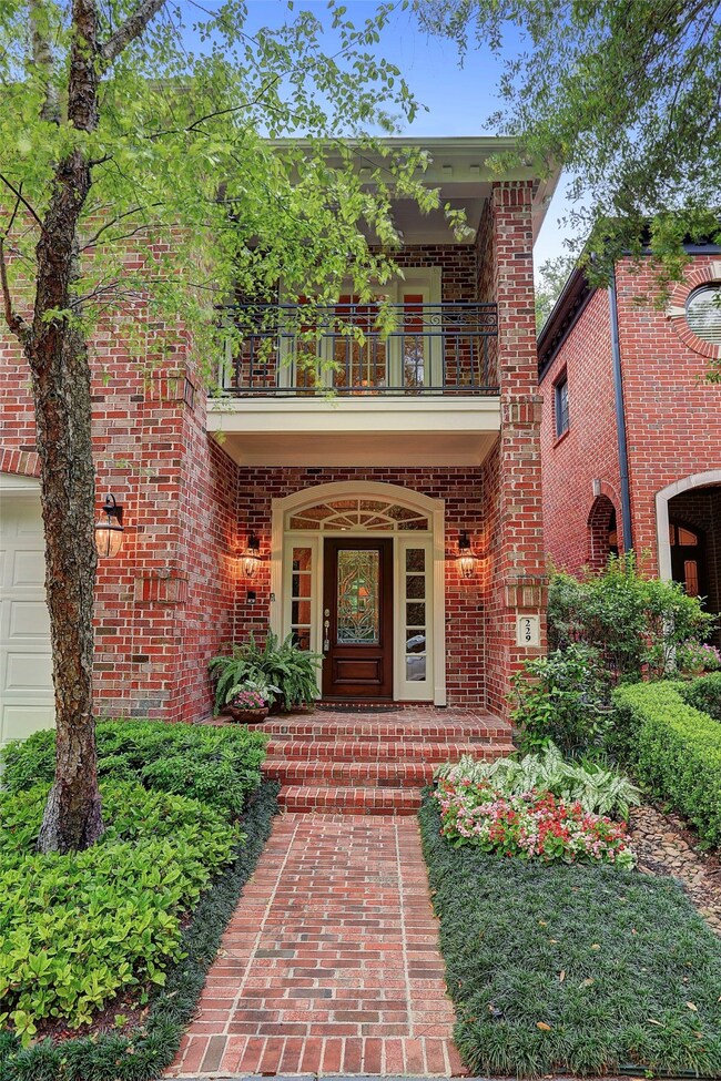 229 Sugarberry Cir, Houston, TX 77024 - photo 2