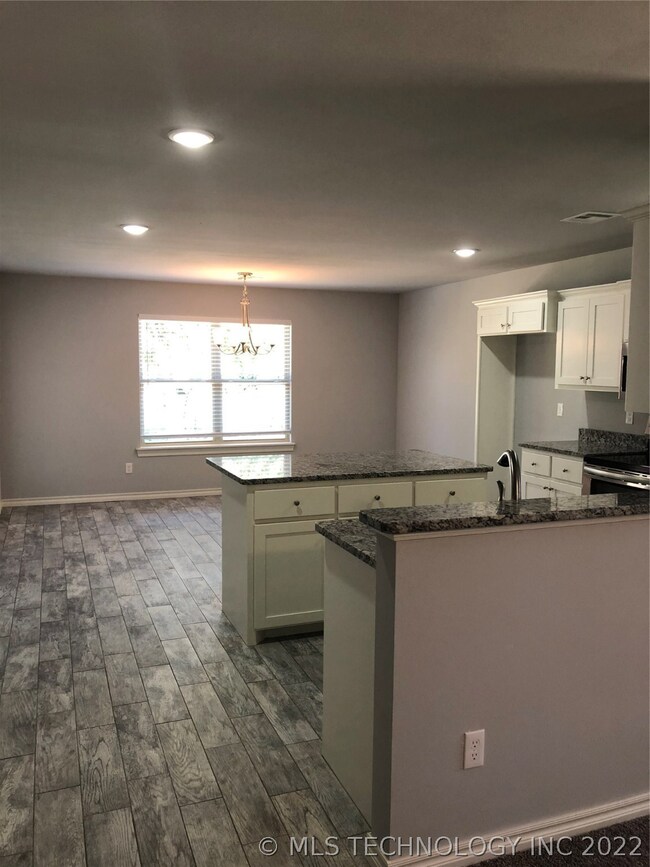 1137 E Mckinley Ave, Sapulpa, OK 74066 - photo 5