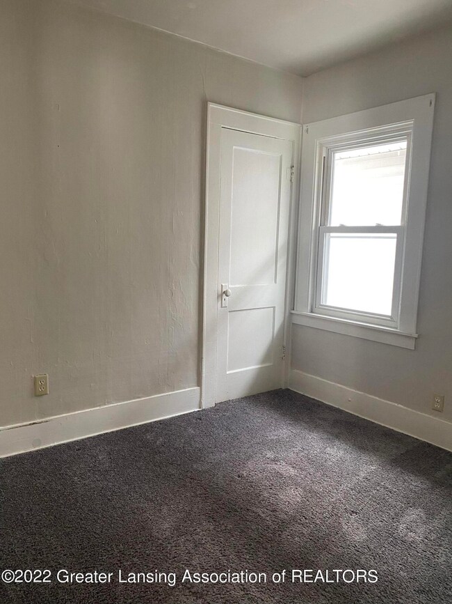 1017 S Holmes St, Lansing, MI 48912 - photo 6