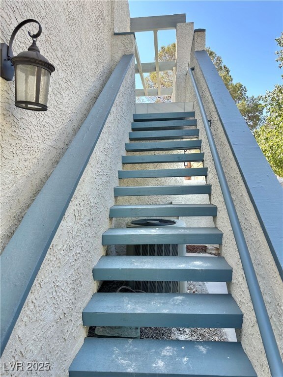 2716 Lodestone Dr, Las Vegas, NV 89117 - photo 6