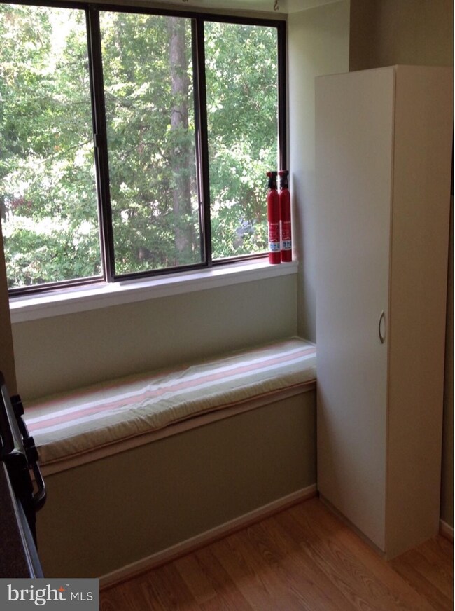 1652 Parkcrest Cir unit 200, Reston, VA 20190 - photo 7