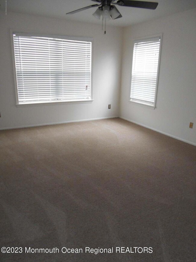 72 Briarwood Ct, Howell, NJ 07731 - photo 4