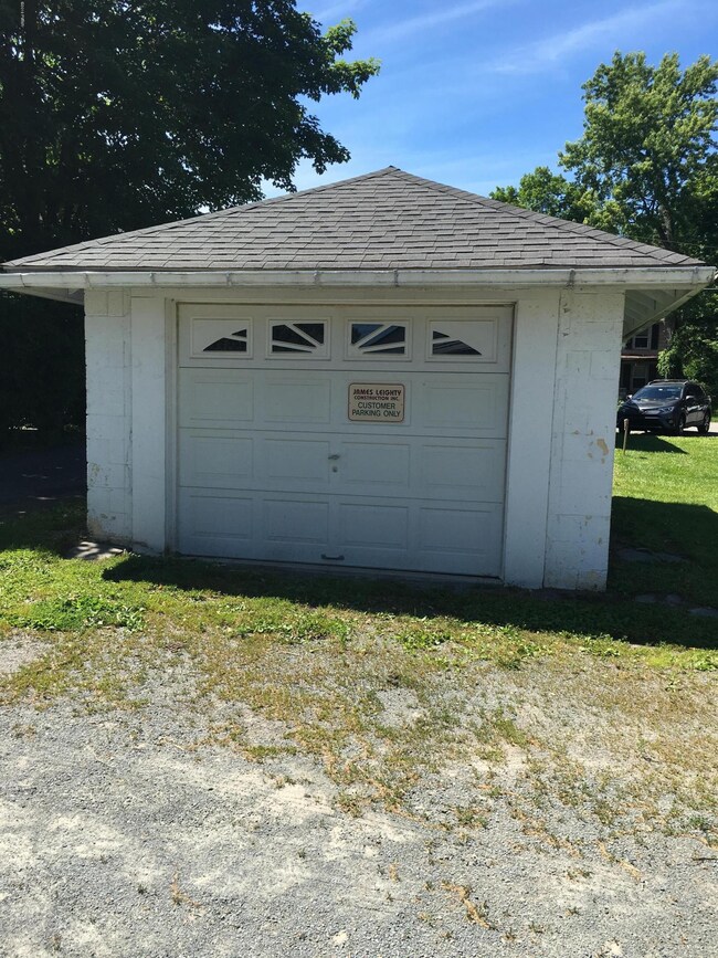 402 W Harford St, Milford, PA 18337 - photo 3