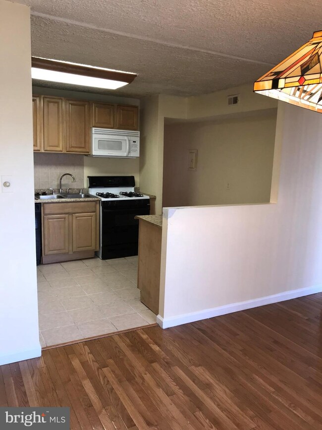 8425 Greenbelt Rd unit 102, Greenbelt, MD 20770 - photo 7