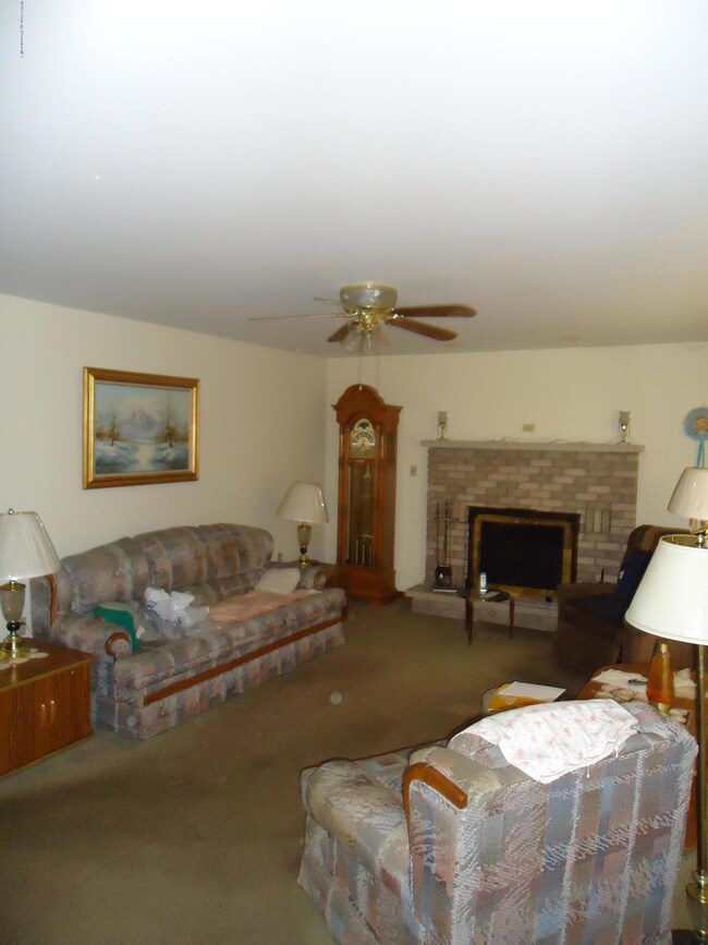 1442 W Locust St, Scranton, PA 18504 - photo 4