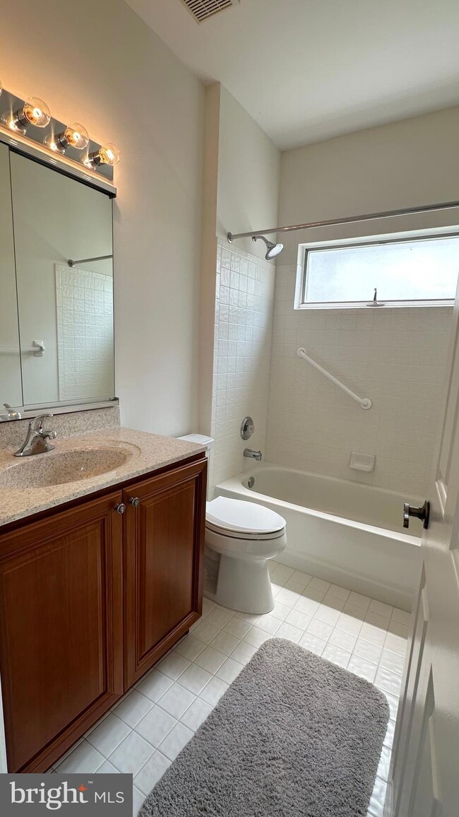 208 Wagon Wheel Ln, Columbus, NJ 08022 - photo 4