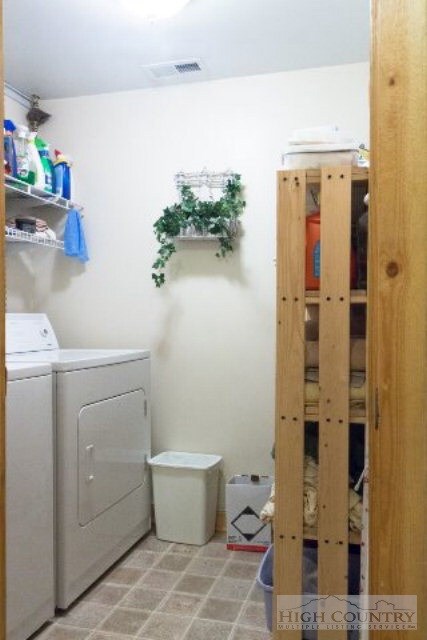 Laundry Room: The laundry room is located on the l