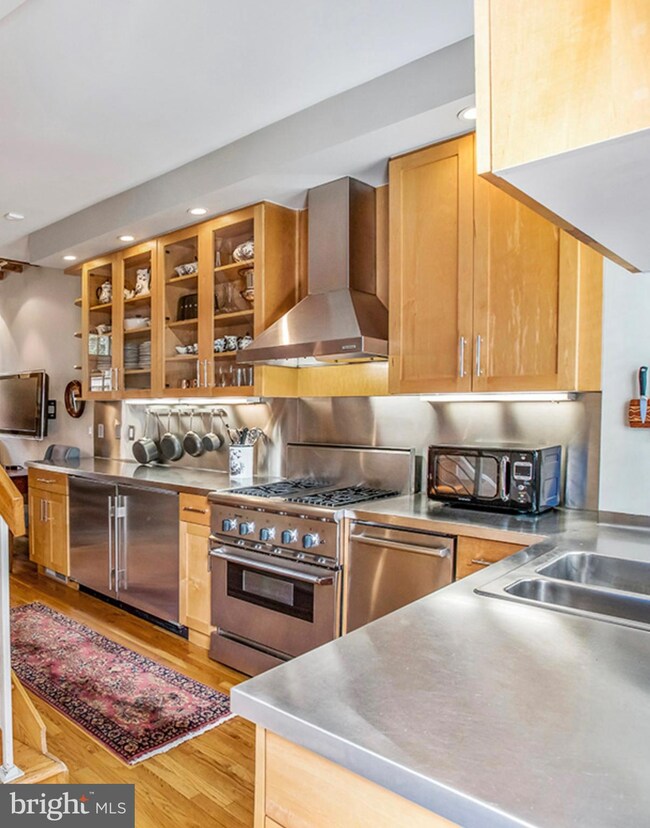 1526 26th St NW, Washington, DC 20007 - photo 3