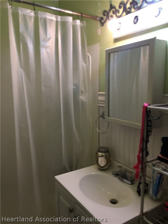 BATHROOM WITH SHOWER