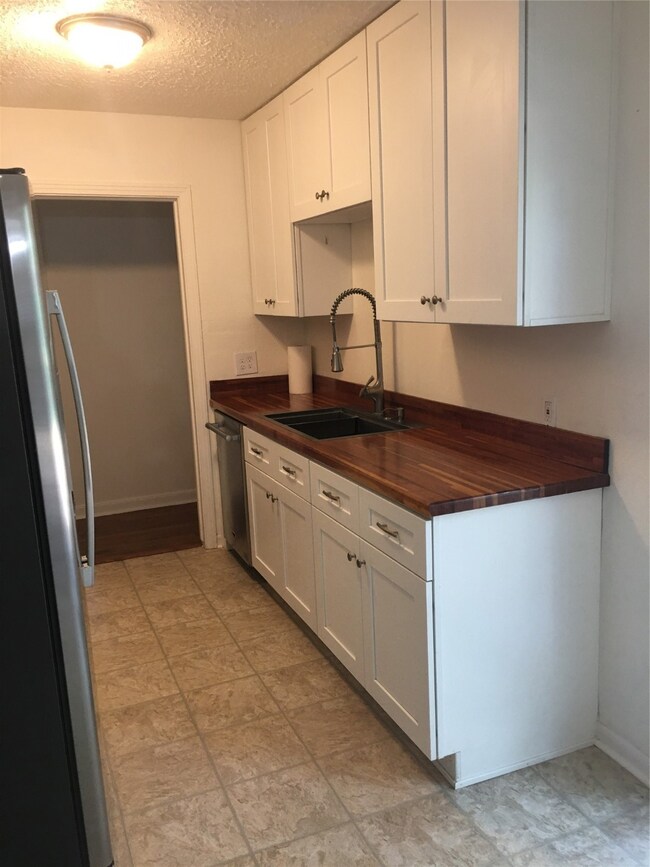 722 Dezso Dr, Alvin, TX 77511 - photo 7