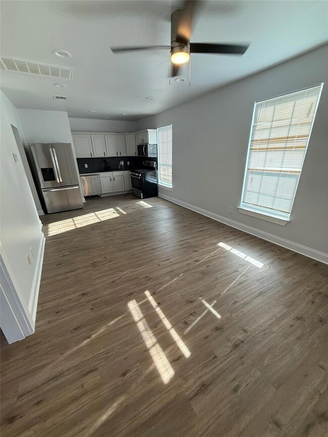 1313 Delano St, Austin, TX 78721 - photo 3