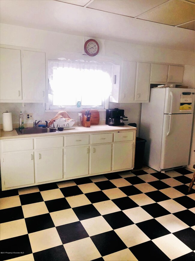 1022 N Webster Ave, Scranton, PA 18510 - photo 4