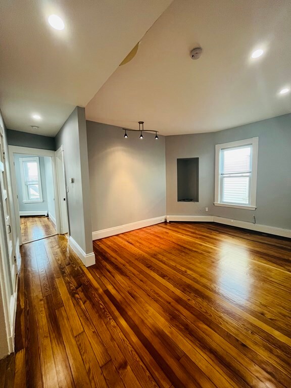 23 Harbor View St unit 3, Dorchester, MA 02125 - photo 2