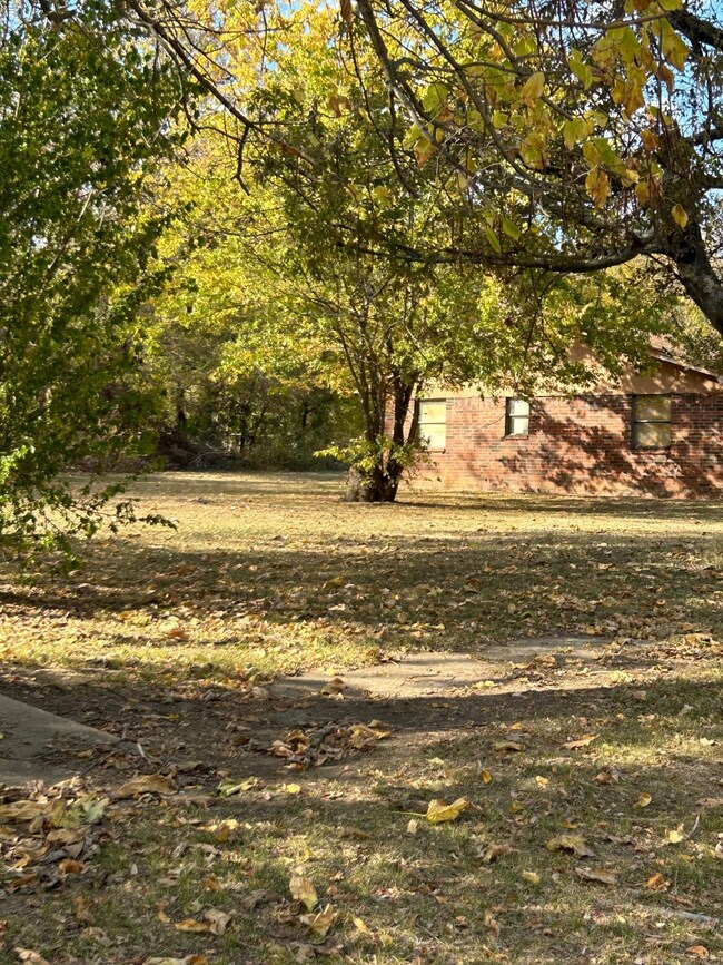 606 S G St, Hugo, OK 74743 - photo 6