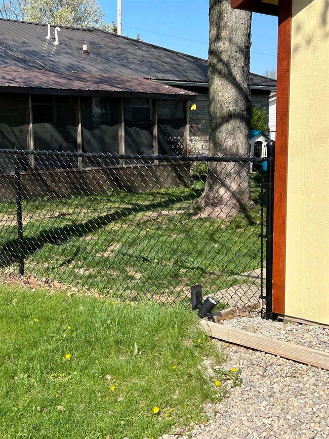 330 W Butcher St, Geneva, IN 46740 - photo 4