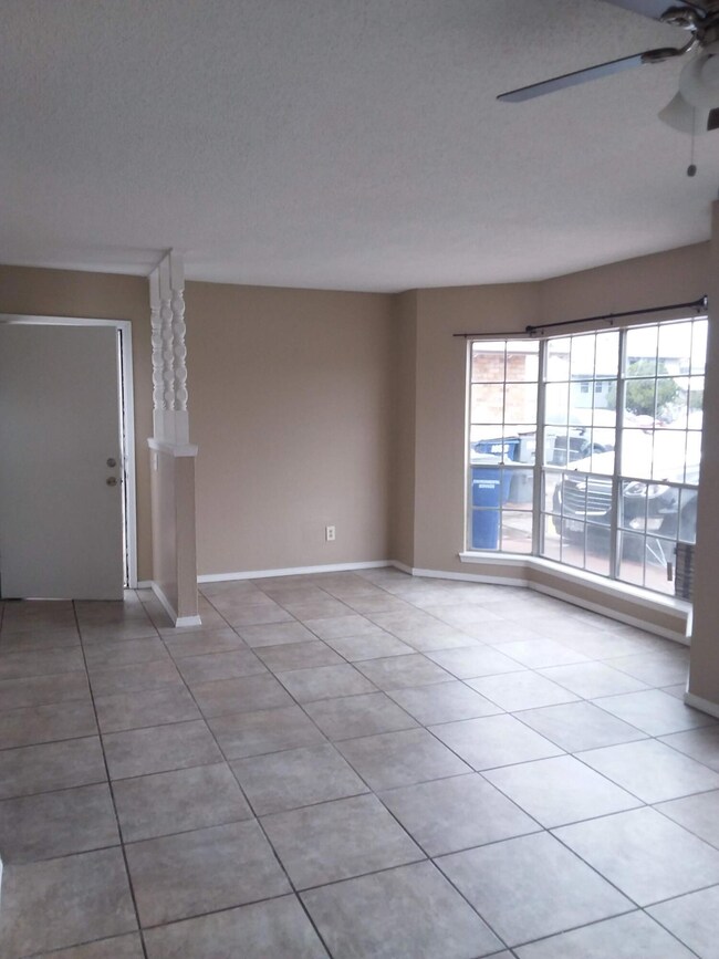 10512 Ashwood Dr unit A, El Paso, TX 79935 - photo 4