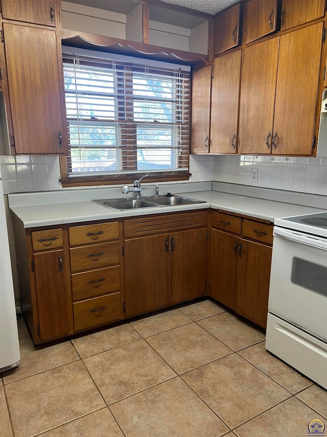 912 SW Frazier Ave, Topeka, KS 66606 - photo 4