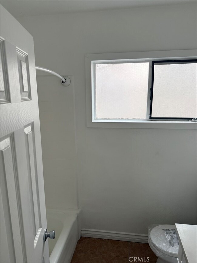 749 S Berendo St unit 3, Los Angeles, CA 90005 - photo 5