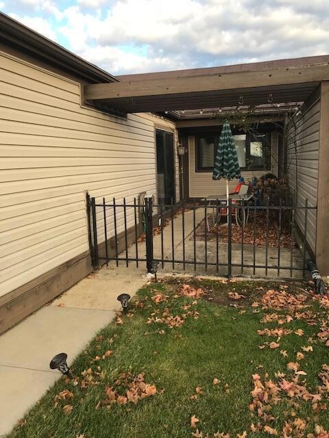 906 Westbury Ln S unit 3B, Columbus, OH 43228 - photo 4