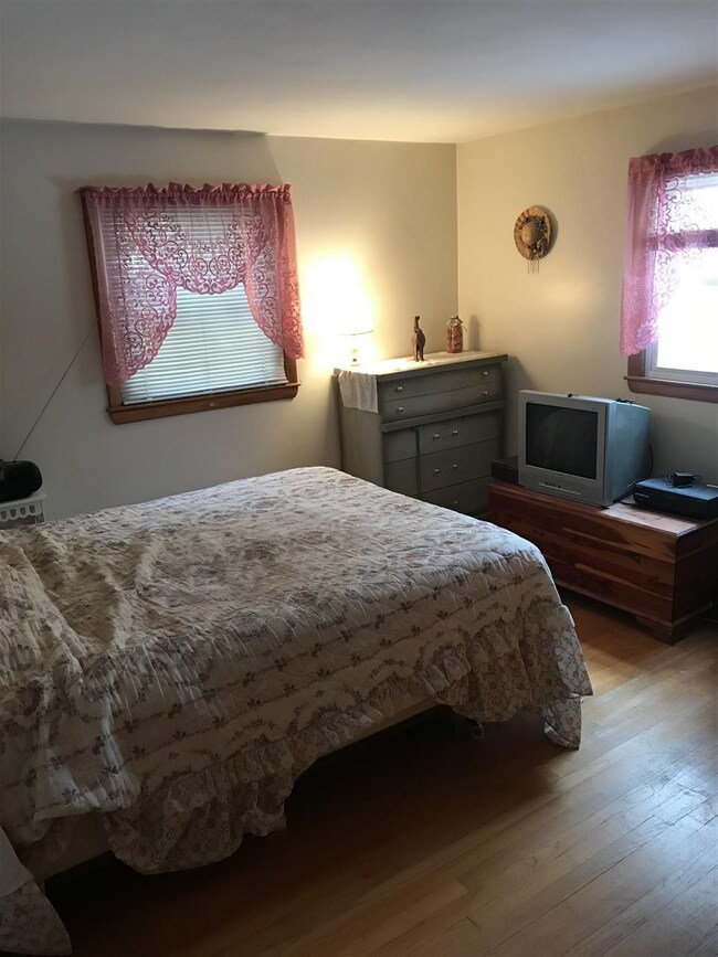 9 Burns St, Nashua, NH 03064 - photo 6