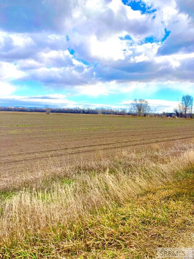 view of land to the side of lot