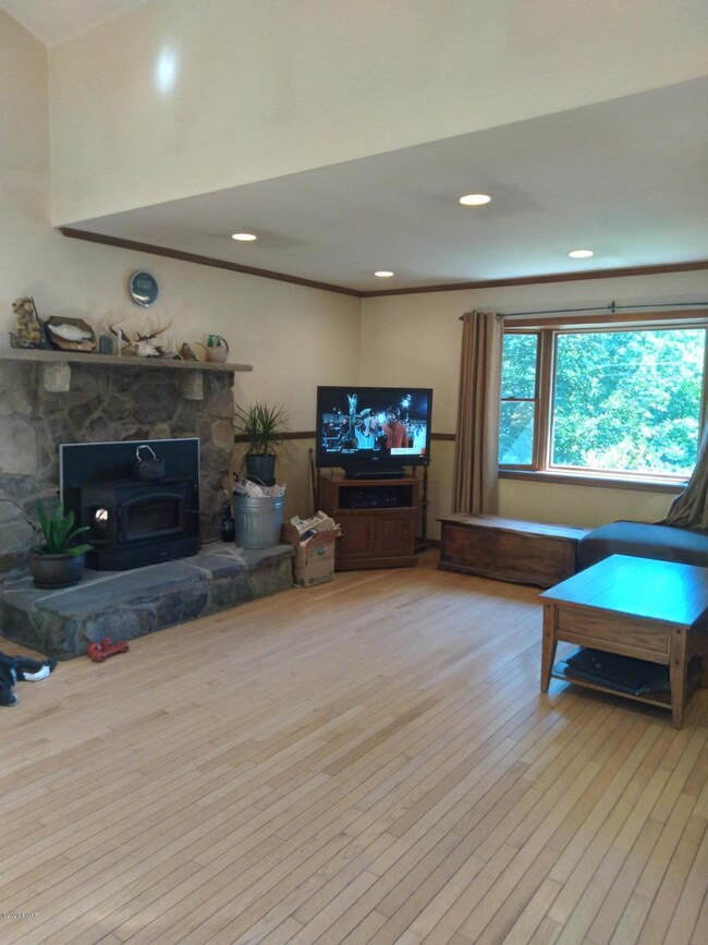 833 Milford Rd, Dingmans Ferry, PA 18328 - photo 5