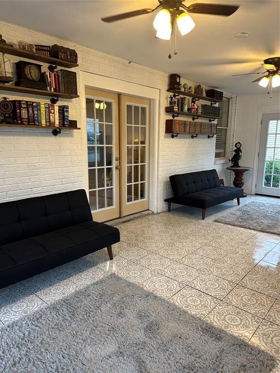 1010 S Clements St, Gainesville, TX 76240 - photo 4