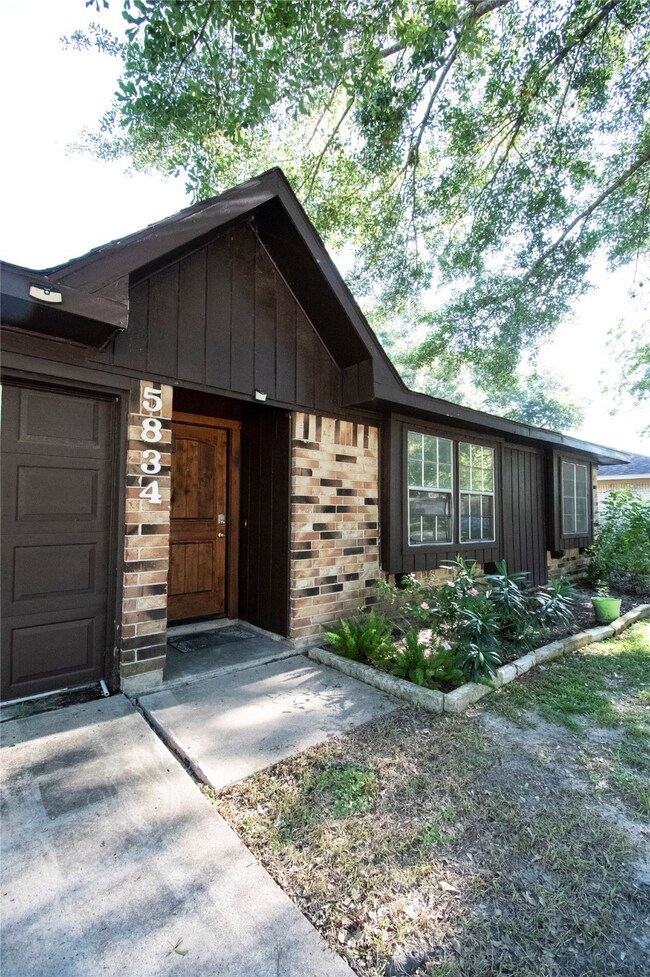 5834 Par Four Dr, Houston, TX 77088 - photo 3