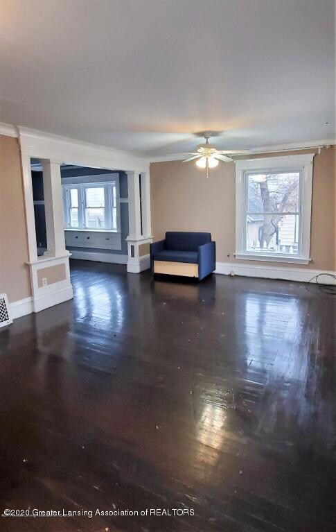 1325 Vine St Photo Living Room 2