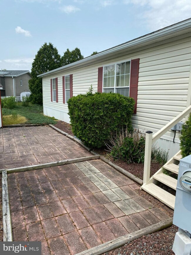 407 Allenbrook Ln, Reading, PA 19606 - photo 3