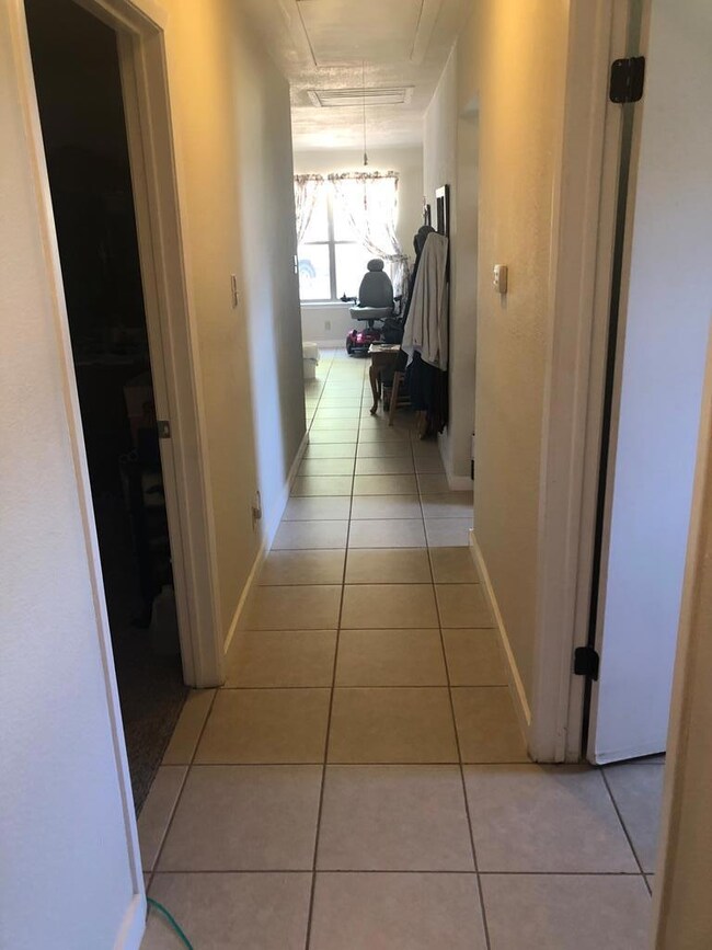 107 Shaw Ave, Fredericksburg, TX 78624 - photo 5