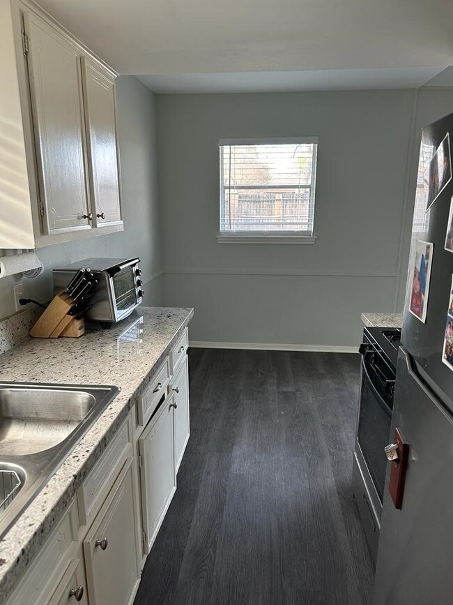 7725 Charlesmont St, Houston, TX 77016 - photo 6