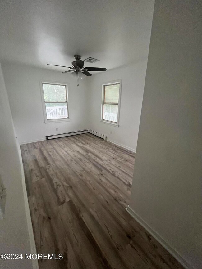 9 Kearney St unit 2, Keyport, NJ 07735 - photo 3