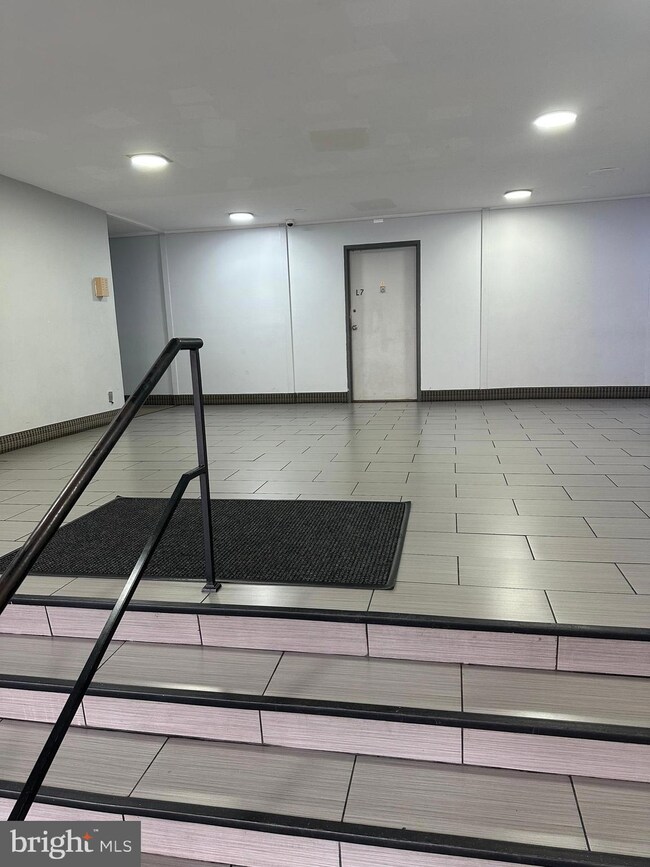 The Seasons unit 407, Alexandria, VA 22312 - photo 3