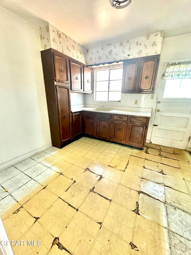 3330 Mobile Ave, El Paso, TX 79930 - photo 5