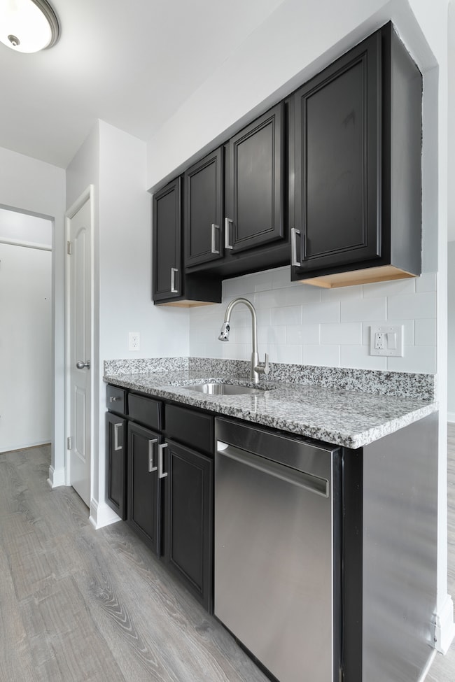 6826 N Ridge Blvd unit 404, Chicago, IL 60645 - photo 6