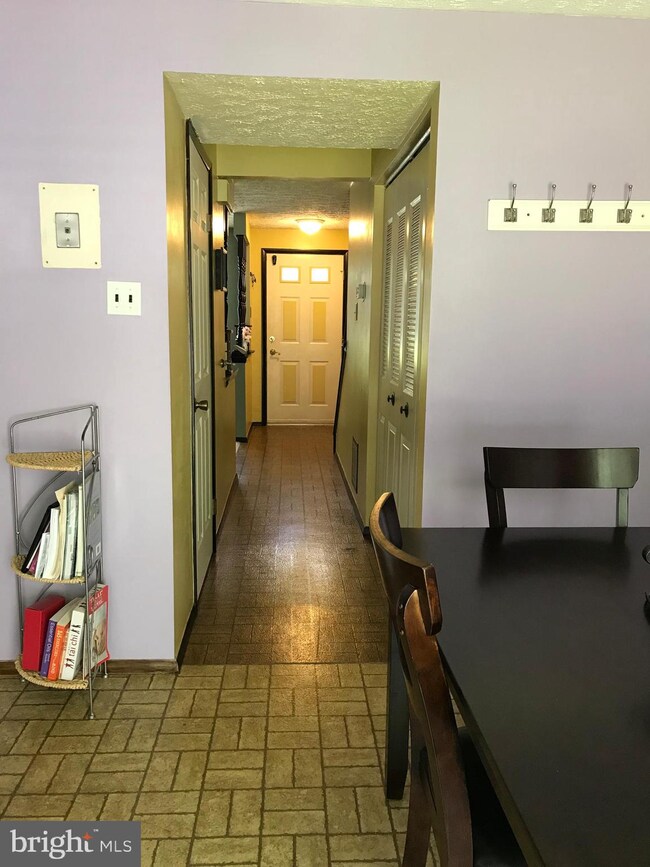 8173 Willowdale Ct, Springfield, VA 22153 - photo 2