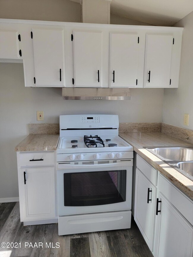 25373 N Robin Dr, Paulden, AZ 86334 - photo 5