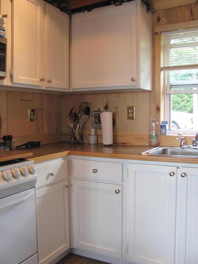 COZY KITCHEN