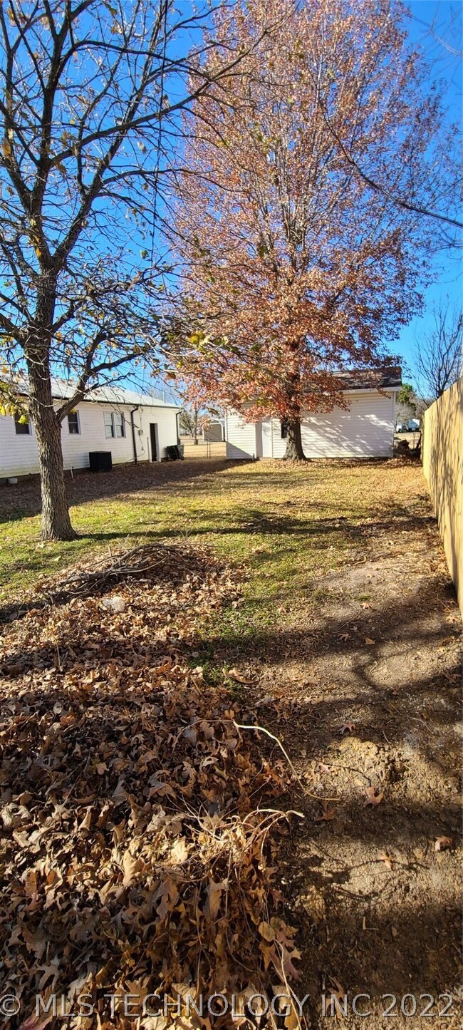 323 W Cherokee St, Sperry, OK 74073 - photo 4